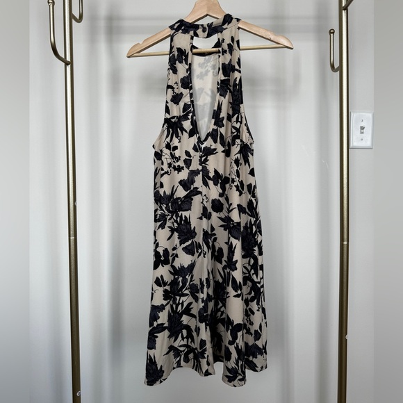 Floral Shift Dress - Picture 2 of 6